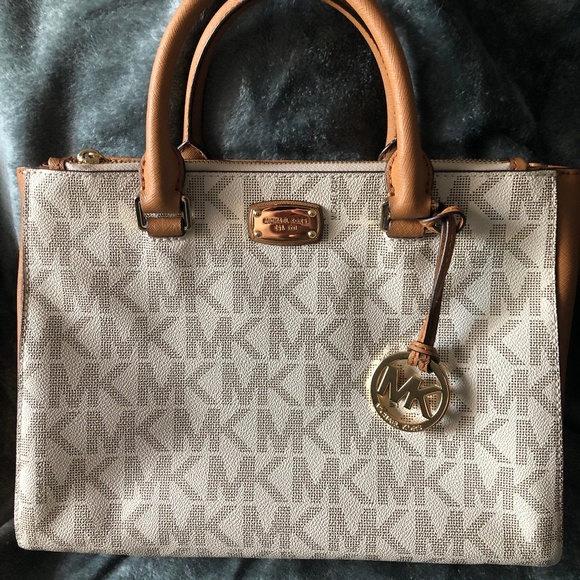 Michael Kors Collection Handbags - 🌟HOST PICK🌟 Michael Kors cream/tan leather purse with detachable strap